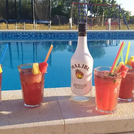 House Vacation With Pool,three Rooms,near Sibenik * Planjane