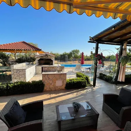 House Vacation With Pool,three Rooms,near Sibenik Planjane