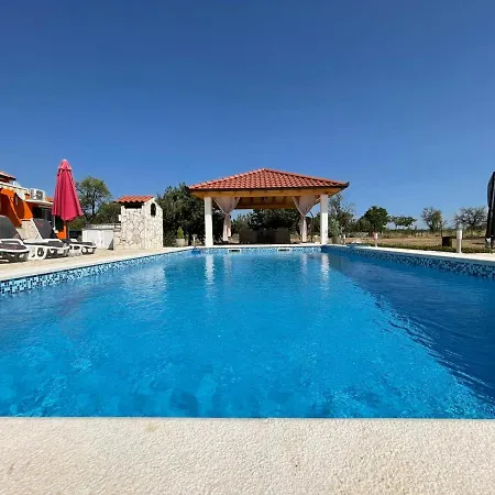 House Vacation With Pool,three Rooms,near Sibenik Casa de Férias Planjane
