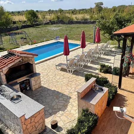 House Vacation With Pool,three Rooms,near Sibenik Casa de Férias *