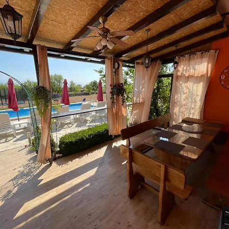 House Vacation With Pool,three Rooms,near Sibenik Casa de Férias