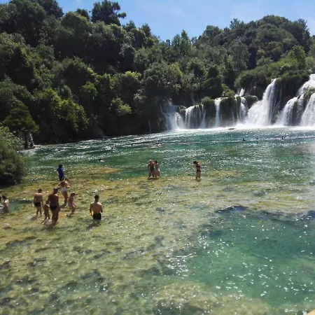 Tatil Evi House Vacation With Pool,three Rooms,near Sibenik *