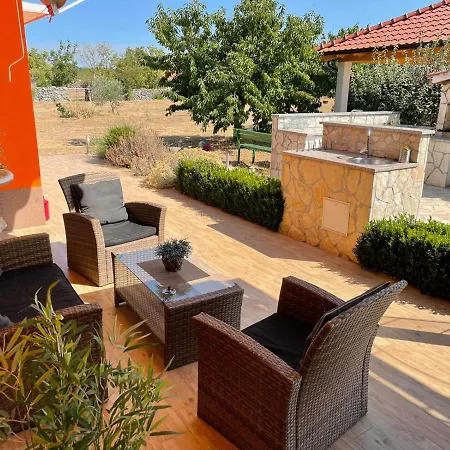 House Vacation With Pool,three Rooms,near Sibenik Holiday home