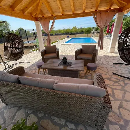 House Vacation With Pool,three Rooms,near Sibenik * Planjane
