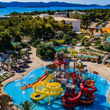 House Vacation With Pool,three Rooms,near Sibenik * Planjane