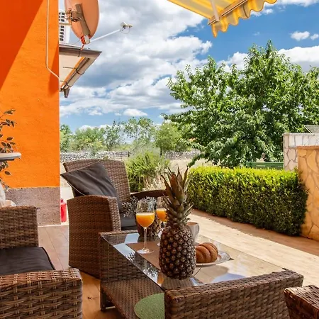 Casa de Férias House Vacation With Pool,three Rooms,near Sibenik Planjane