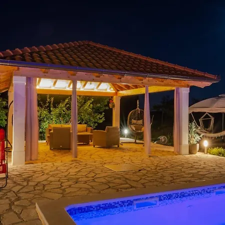 House Vacation With Pool,three Rooms,near Sibenik