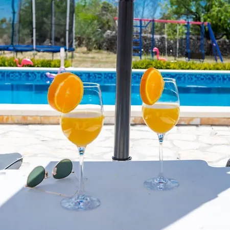 House Vacation With Pool,three Rooms,near Sibenik *