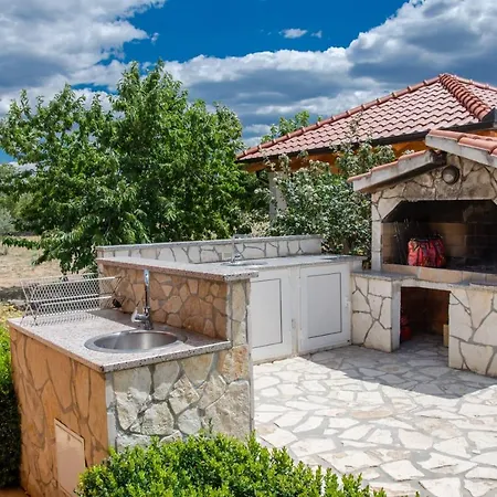 House Vacation With Pool,three Rooms,near Sibenik