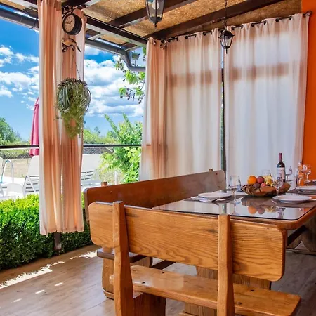 Tatil Evi House Vacation With Pool,three Rooms,near Sibenik