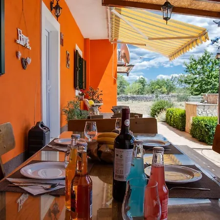 House Vacation With Pool,three Rooms,near Sibenik Holiday home *
