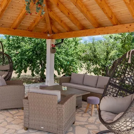 House Vacation With Pool,three Rooms,near Sibenik *