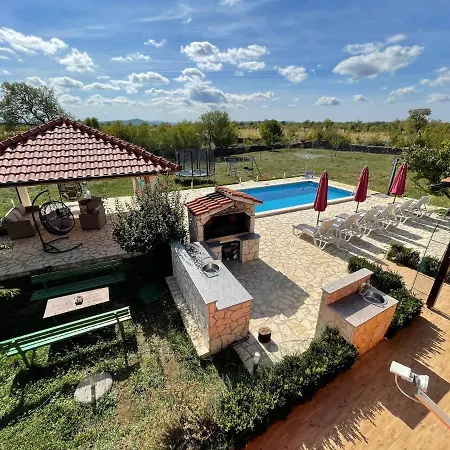 House Vacation With Pool,three Rooms,near Sibenik