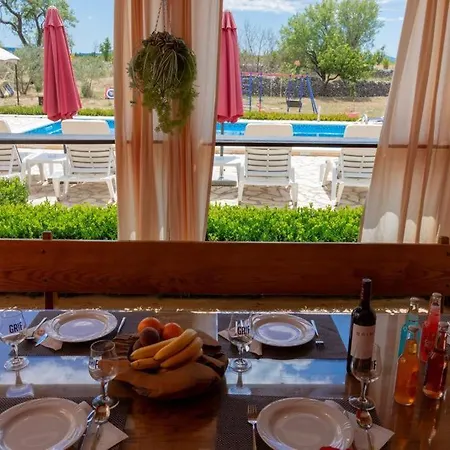 House Vacation With Pool,three Rooms,near Sibenik * Planjane