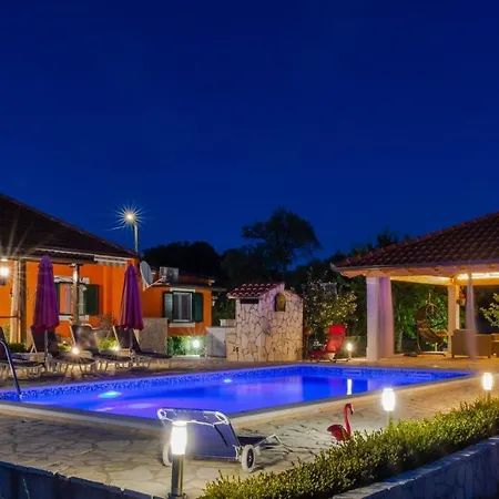 Tatil Evi House Vacation With Pool,three Rooms,near Sibenik *