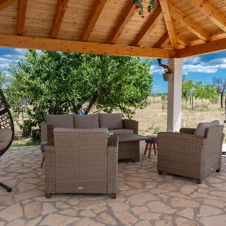 House Vacation With Pool,three Rooms,near Sibenik