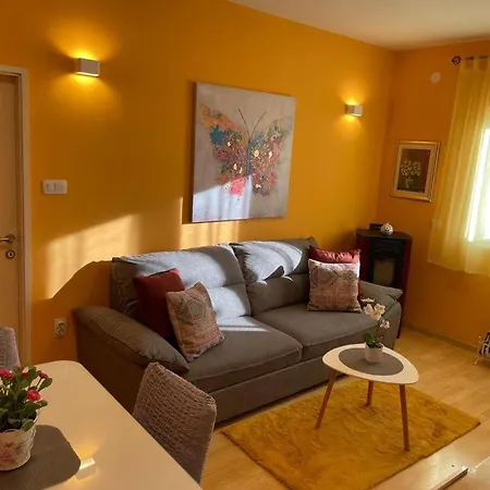 House Vacation With Pool,three Rooms,near Sibenik Holiday home