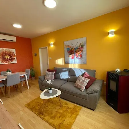 House Vacation With Pool,three Rooms,near Sibenik