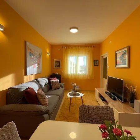 House Vacation With Pool,three Rooms,near Sibenik Planjane