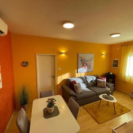 Casa de Férias House Vacation With Pool,three Rooms,near Sibenik Planjane