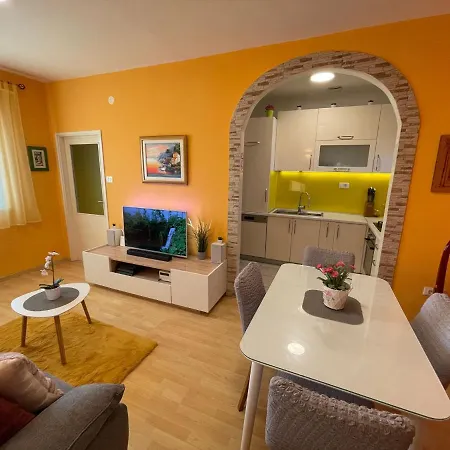 House Vacation With Pool,three Rooms,near Sibenik Planjane