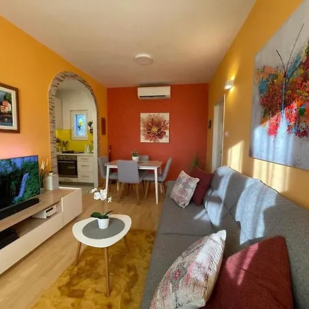 House Vacation With Pool,three Rooms,near Sibenik Planjane