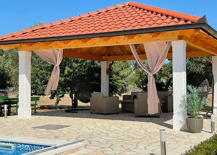 House Vacation With Pool,three Rooms,near Sibenik