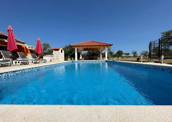 House Vacation With Pool,three Rooms,near Sibenik Prázdninový dům Planjane