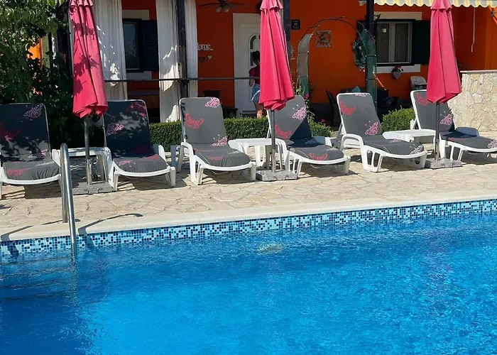 House Vacation With Pool,three Rooms,near Sibenik Prázdninový dům *