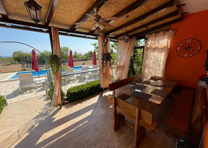 House Vacation With Pool,three Rooms,near Sibenik Prázdninový dům