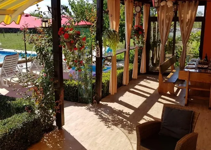 House Vacation With Pool,three Rooms,near Sibenik Planjane