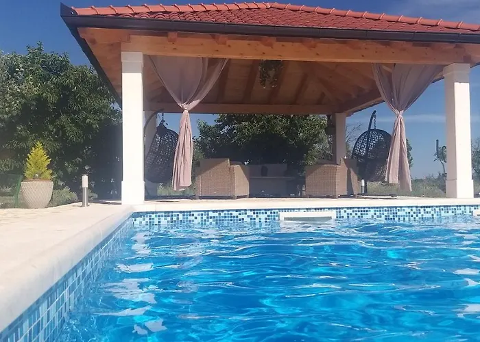 Vakantiehuis House Vacation With Pool,three Rooms,near Sibenik
