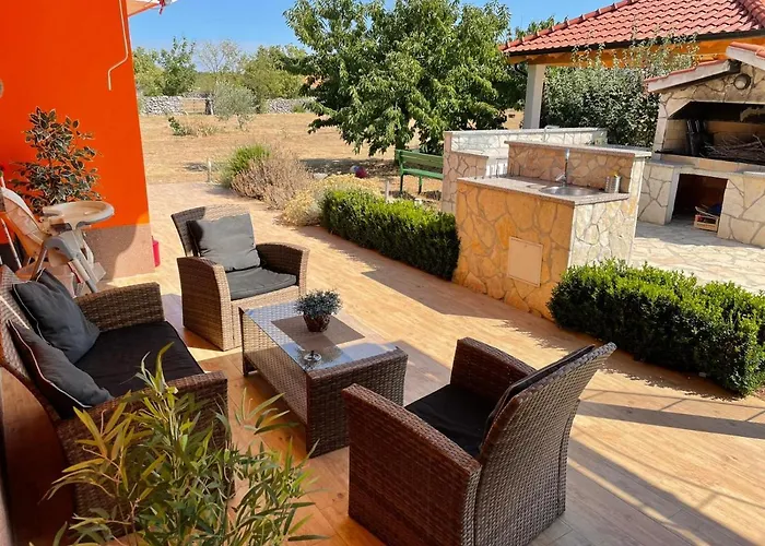 House Vacation With Pool,three Rooms,near Sibenik Holiday home