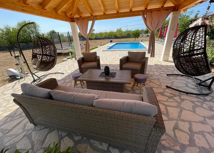 House Vacation With Pool,three Rooms,near Sibenik * Planjane