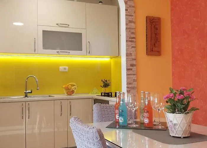 House Vacation With Pool,three Rooms,near Sibenik Planjane