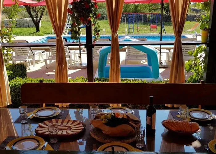 Vakantiehuis House Vacation With Pool,three Rooms,near Sibenik