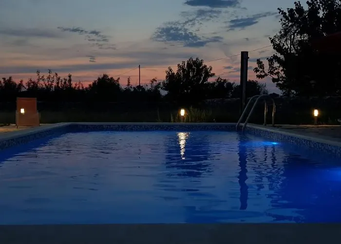 House Vacation With Pool,three Rooms,near Sibenik