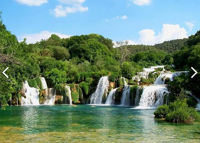 House Vacation With Pool,three Rooms,near Sibenik * Planjane