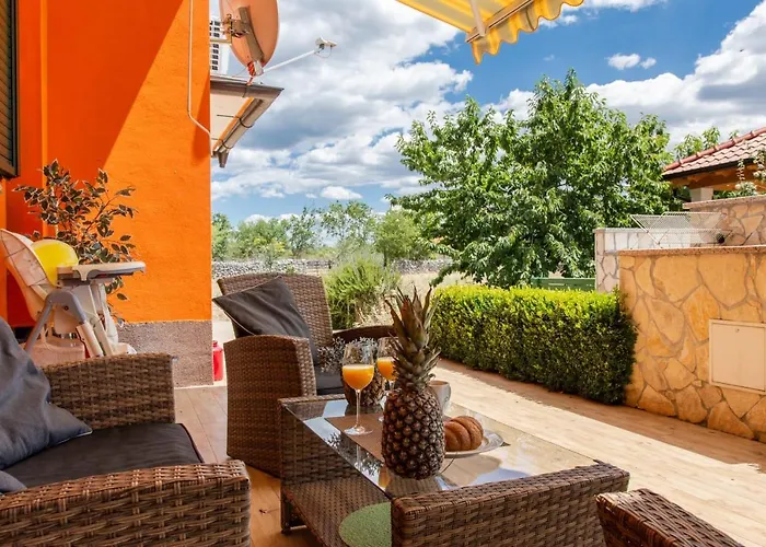 Vakantiehuis House Vacation With Pool,three Rooms,near Sibenik Planjane