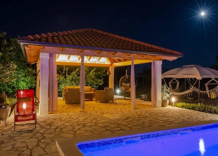 House Vacation With Pool,three Rooms,near Sibenik