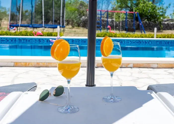 House Vacation With Pool,three Rooms,near Sibenik *