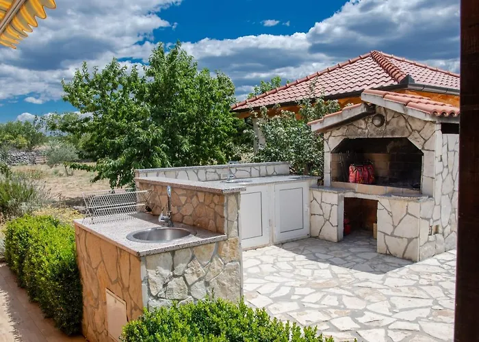 House Vacation With Pool,three Rooms,near Sibenik