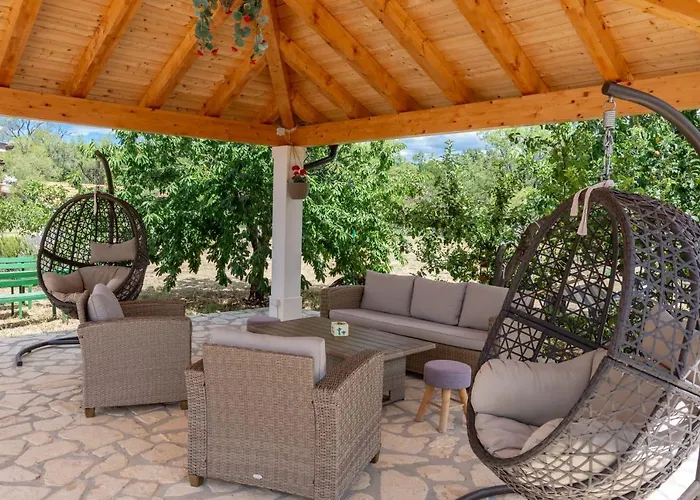 House Vacation With Pool,three Rooms,near Sibenik *