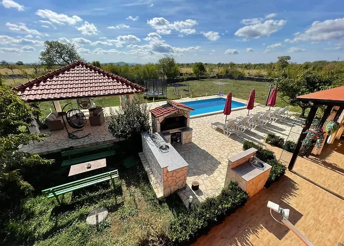 House Vacation With Pool,three Rooms,near Sibenik