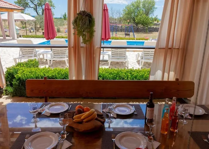 House Vacation With Pool,three Rooms,near Sibenik * Planjane