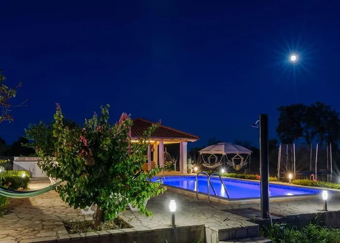 House Vacation With Pool,three Rooms,near Sibenik Vakantiehuis *
