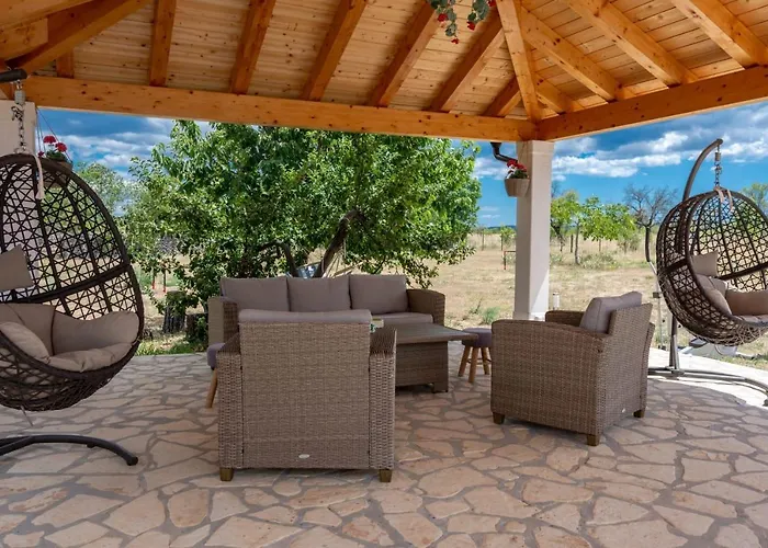 House Vacation With Pool,three Rooms,near Sibenik