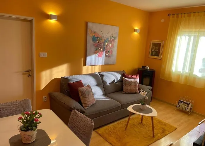 House Vacation With Pool,three Rooms,near Sibenik Holiday home