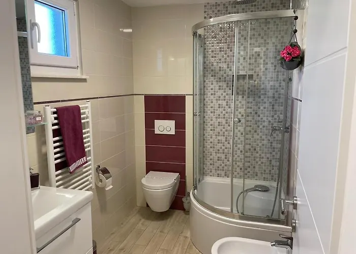 House Vacation With Pool,three Rooms,near Sibenik Planjane