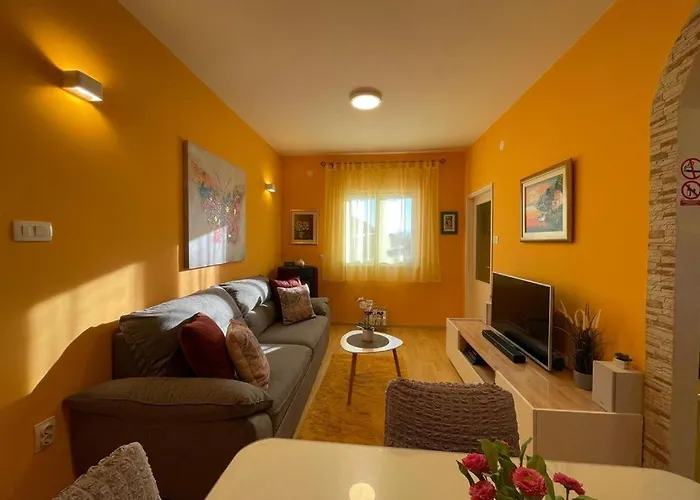 House Vacation With Pool,three Rooms,near Sibenik Planjane